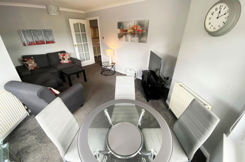 Photo 5 - NEW Super 2 Bedroom Flat in Falkirk