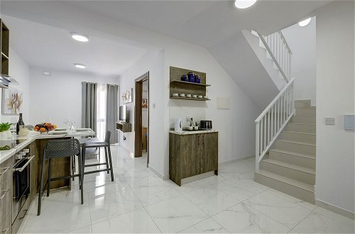 Foto 42 - Chic 2BR Penthouse Steps From the Promenade