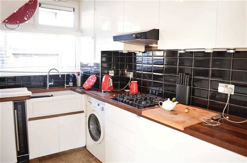 Photo 8 - Modern 3 Bedroom Apartment in Brixton