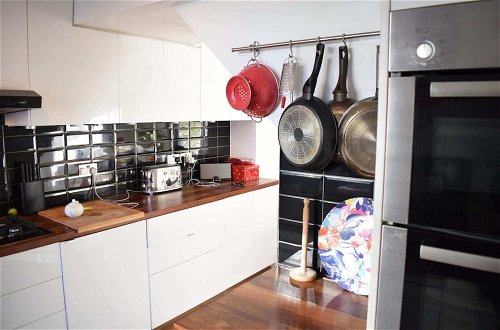 Photo 10 - Modern 3 Bedroom Apartment in Brixton