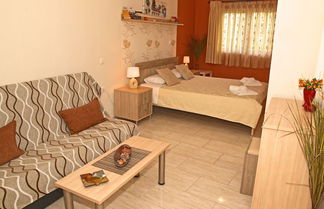 Photo 3 - Santa Barbara Lakis Apartments