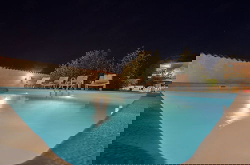 Foto 15 - Adorable Holiday Home With Private Pool & Terrace With Barbecue