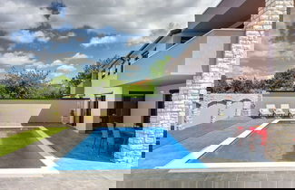 Foto 1 - Villa in Valbandon With Swimming Pool