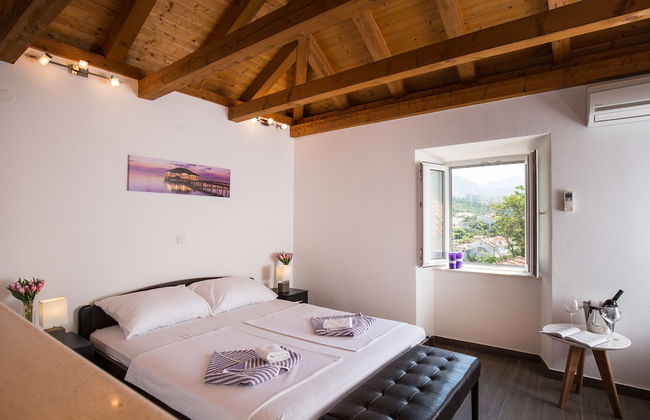 Little Village House - Photo 2