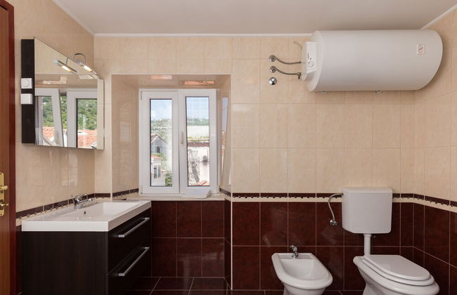 Little Village House - Photo 25