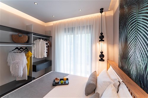 Photo 2 - Palmeral Luxury Suites