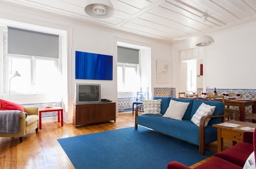 Photo 14 - JOIVY Classic 3BR home w/workspace in Chiado, 2mins from Baixa-Chiado subway