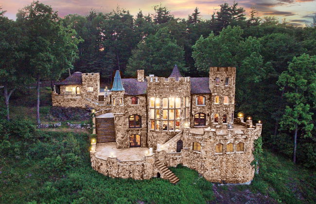 HIGHLANDS CASTLE overlooking Lake George.. plus 2 other Castles! - Foto 1