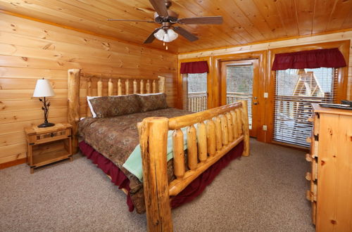 Photo 3 - Smoky Mountain Cinema - Six Bedroom Cabin