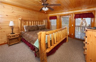 Photo 3 - Smoky Mountain Cinema - Six Bedroom Cabin