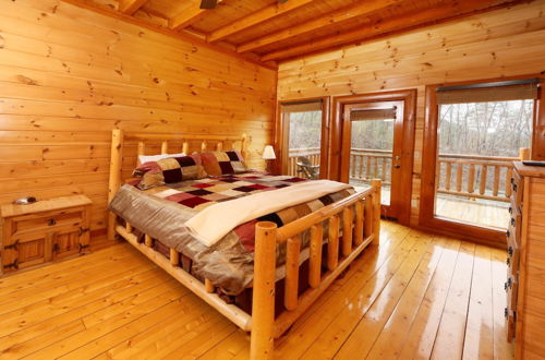 Foto 2 - Smoky Mountain Cinema - Six Bedroom Cabin