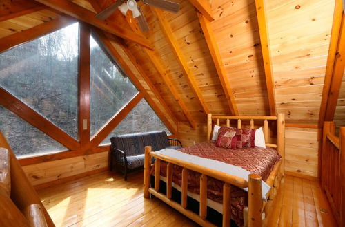 Photo 10 - Smoky Mountain Cinema - Six Bedroom Cabin