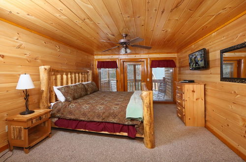 Foto 5 - Smoky Mountain Cinema - Six Bedroom Cabin