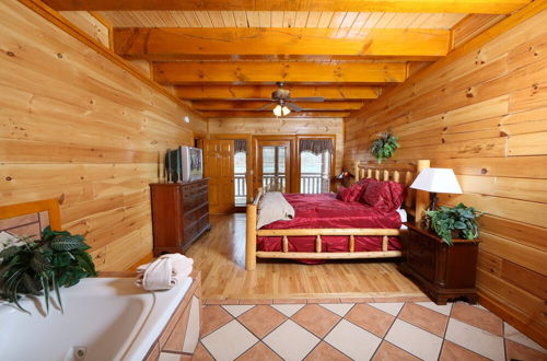 Photo 7 - Smoky Mountain Cinema - Six Bedroom Cabin