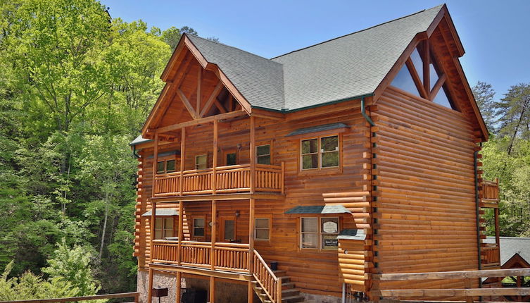 Photo 1 - Smoky Mountain Cinema - Six Bedroom Cabin