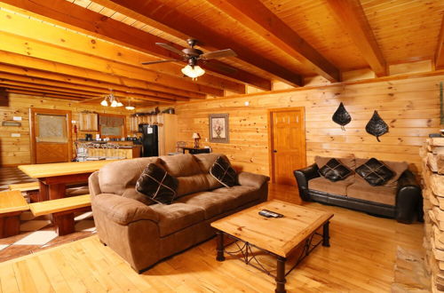 Photo 17 - Smoky Mountain Cinema - Six Bedroom Cabin