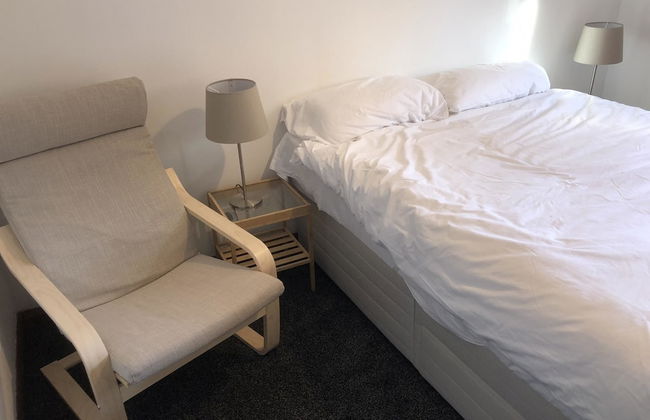 Super 2 Bedroom Flat near Dalkeith Town Center - Photo 4