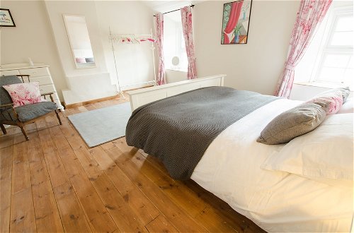 Photo 2 - Berry Cottage Croyde 4 Bedrooms Sleeps 7-9 Dog Friendly
