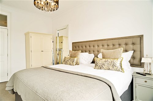Photo 8 - Luxury George Street Apartments: Forth Suite
