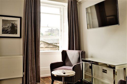 Photo 6 - Luxury George Street Apartments: Forth Suite