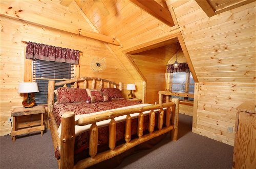 Foto 14 - Rising Eagle Lodge - Eight Bedroom Cabin