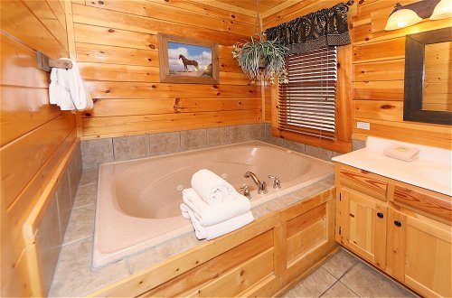 Foto 23 - Rising Eagle Lodge - Eight Bedroom Cabin