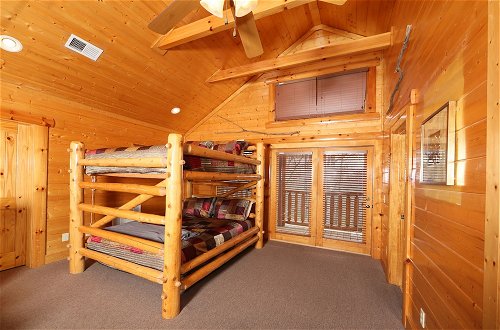 Foto 11 - Rising Eagle Lodge - Eight Bedroom Cabin