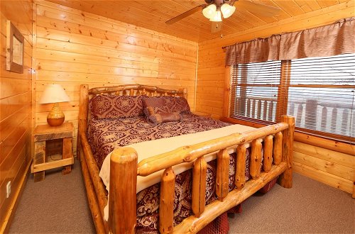 Foto 5 - Rising Eagle Lodge - Eight Bedroom Cabin