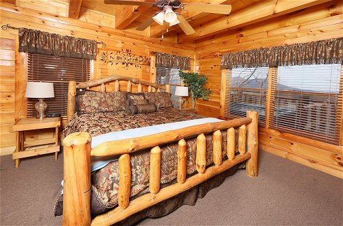 Foto 9 - Rising Eagle Lodge - Eight Bedroom Cabin
