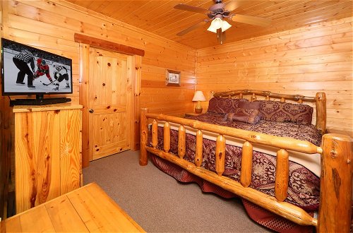 Photo 18 - Rising Eagle Lodge - Eight Bedroom Cabin