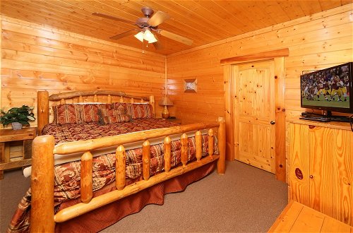 Foto 16 - Rising Eagle Lodge - Eight Bedroom Cabin