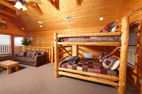 Foto 17 - Rising Eagle Lodge - Eight Bedroom Cabin