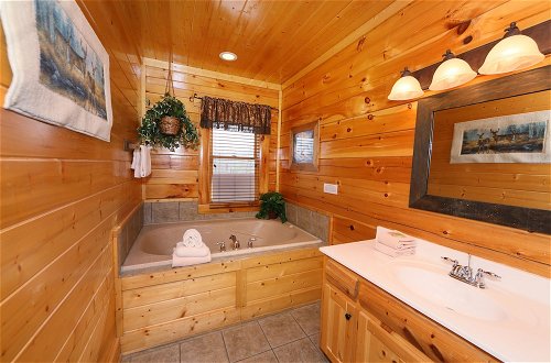 Foto 22 - Rising Eagle Lodge - Eight Bedroom Cabin