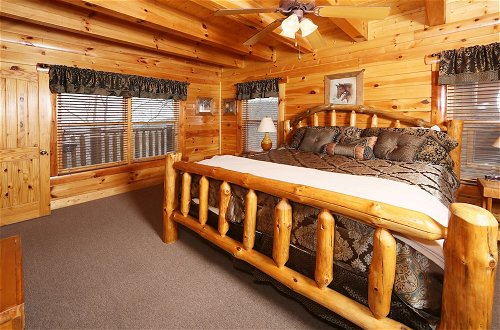 Foto 6 - Rising Eagle Lodge - Eight Bedroom Cabin