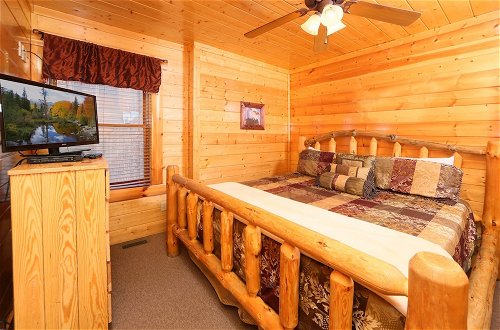 Foto 4 - Rising Eagle Lodge - Eight Bedroom Cabin