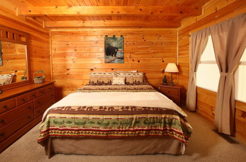 Foto 3 - Bear Heaven - Two Bedroom Cabin