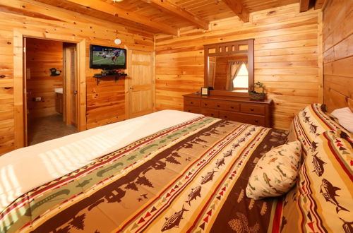 Photo 4 - Bear Heaven - Two Bedroom Cabin