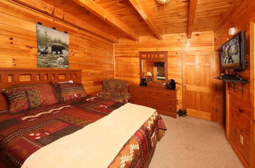 Photo 5 - Bear Heaven - Two Bedroom Cabin