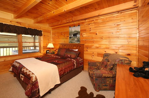 Photo 2 - Bear Heaven - Two Bedroom Cabin