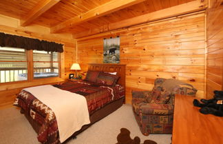 Foto 2 - Bear Heaven - Two Bedroom Cabin