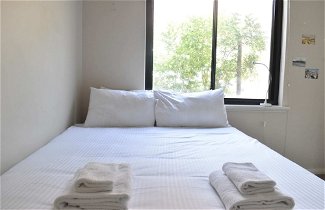 Foto 3 - Comfortable 2 Bedroom With Serene Garden