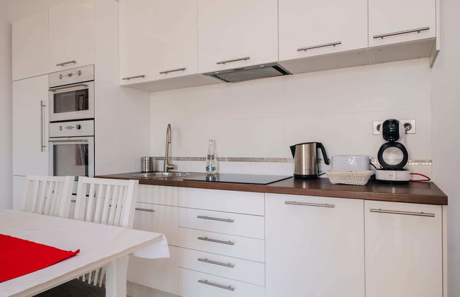Modern Apartment Across the Ponds - Foto 10