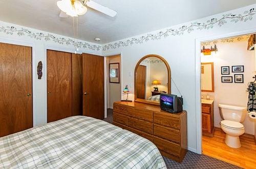 Photo 5 - Cherry Hills Cabin - Sleeps 6, No Pets, Family Fun