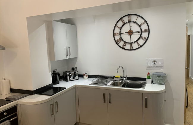Stylish and Immaculate 2-bed Apartment in Leigh - Foto 9