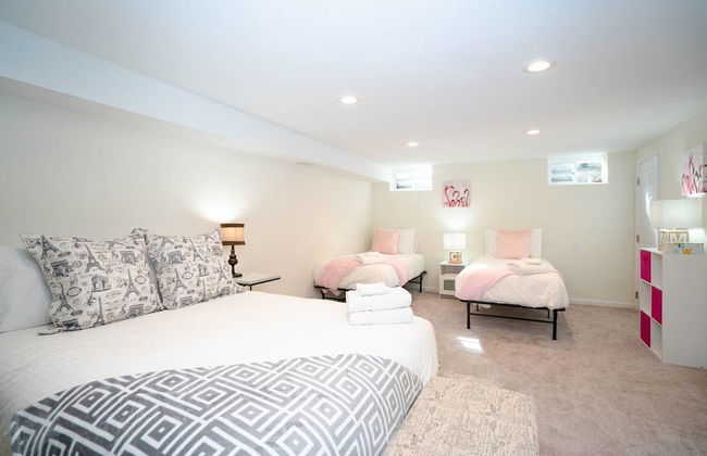 The Meadowlark Manor Spacious Backyard & Hot Tub - Foto 5