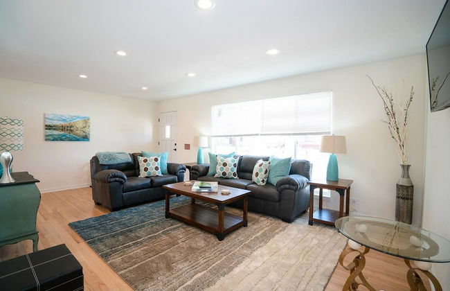 The Meadowlark Manor Spacious Backyard & Hot Tub - Foto 1