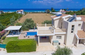 Foto 2 - Villa Rose Large Private Pool Walk to Beach Sea Views A C Wifi - 2184