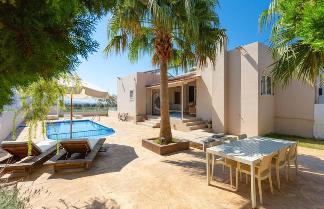 Villa Thetis Large Private Pool Walk to Beach Sea Views A C Wifi Car Not Required Eco-friendl - 2302 - Foto 17