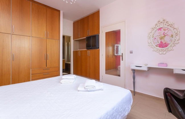Villa Thetis Large Private Pool Walk to Beach Sea Views A C Wifi Car Not Required Eco-friendl - 2302 - Foto 22