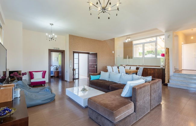Villa Thetis Large Private Pool Walk to Beach Sea Views A C Wifi Car Not Required Eco-friendl - 2302 - Foto 19
